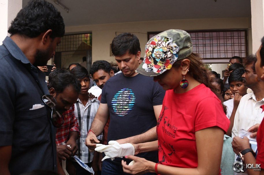 Lakshmi-Manchu-Joins-Swachh-Bharath-Campaign-in-Film-Nagar